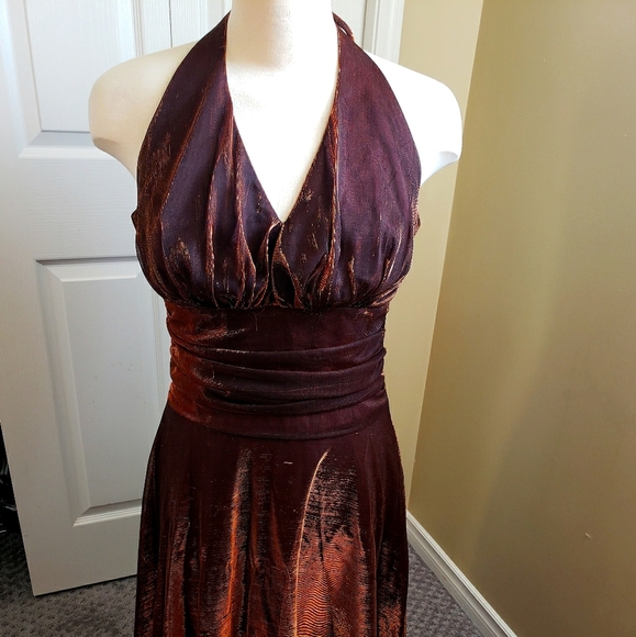 Gown - Picture 1 of 6